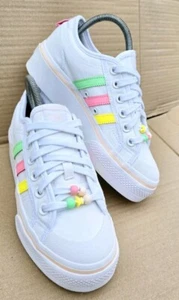 ZAPATILLAS DE PLATAFORMA ADIDAS NIZZA TALLA UK 5 BLANCAS MULTI CON CUENTAS IMPECABLES  - Imagen 1 de 10