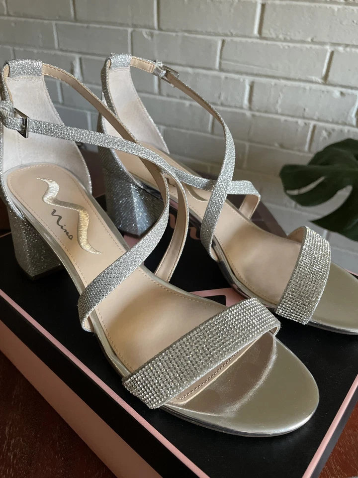 Nuevo en caja Zapato Nina para mujer plateado Neville estrás correa en el tobillo tacón bloque TALLA 9,5 M Foto 1 de 4