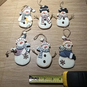 Lot Of 6 Wooden Snowman Christmas Tree Hanging Ornaments Primative Winter Hats - Picture 1 of 7