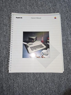 Apple II - Apple IIe Owner's Manual (Guide) - Spiralbound Beige IIe (030-0356-B) - Image 1 of 4