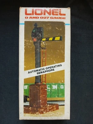 Lionel O and O27 gauge Automatic Operating Semaphore Signal 6-2151 in box - Image 1 of 4