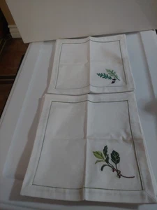 Crate&Barrel weiße Baumwollservietten mit besticktem Blatt & Eichel Design (10er Set) - Bild 1 von 4