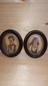 2 Vntg Publikation New York Elena Chiko Ann Alleben oval Originalrahmen 6"" - Bild 1 von 5