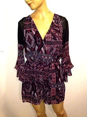 Mameluco BCBGeneration para mujer rojo imitación envoltura manga campana espalda transparente talla pequeña Foto 1 de 4