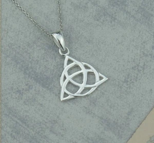 Fantastic Solid 925 Sterling Silver Celtic Triquetra Knot Pendant Necklace - Picture 1 of 1