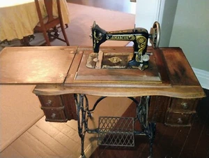 Antique Grand Damascus. Sewing Machine (1900 Series) Attachments Included  - Picture 1 of 7