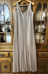 Maxi Vestido Alex Evenings Sin Mangas Talla 12 Plateado/Gris Acordeón Plisado Formal - Imagen 1 de 23