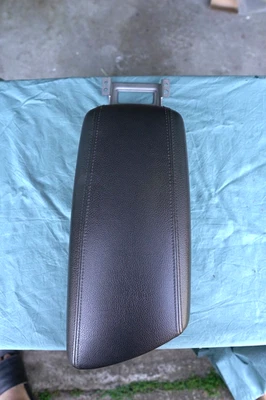 2011-2015 Kia Optima Center Console Black Leather Lid Armrest Cover Assembly OEM - Image 1 of 4