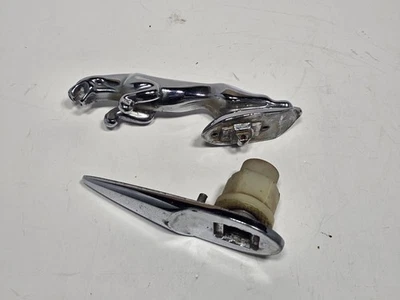 2000 - 2008 Jaguar S-Type Leaping Jaguar Cat Front Hood Emblem XR857738 - Image 1 of 4