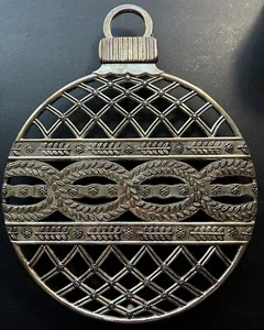 VTG Godinger Silverplate Xmas Ornament Wall Plaque/Trivet, 9” diam, 1" high - Picture 1 of 9