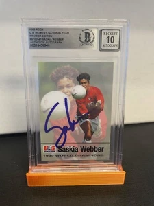 1999 ROOX US DAMEN NATIONALMANNSCHAFT - SASKIA WEBBER SIGNIERT BECKETT AUTO 10 USWNT - Bild 1 von 2