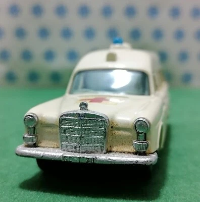 MERCEDES-BENZ  Ambulance   -  Vintage Matchbox  K-6  - Made in England 1968 - Immagine 1 di 4