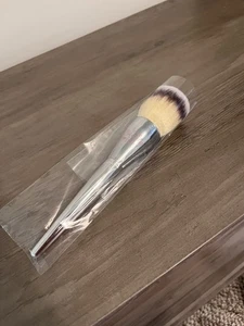 Cepillo base en polvo It Cosmetics Ulta Love Beauty completamente grande #211 - Imagen 1 de 5