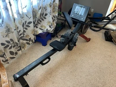 Remo inteligente ProForm PFRW98120 Pro R10 con pantalla táctil de 10 pulgadas e iFIT de 30 días Foto 1 de 3