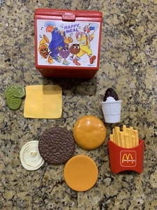 McDonald's Happy Meal scatola rossa cibo finto hamburger patatine fritte Hot Fudge Sundae - Foto 1 di 24
