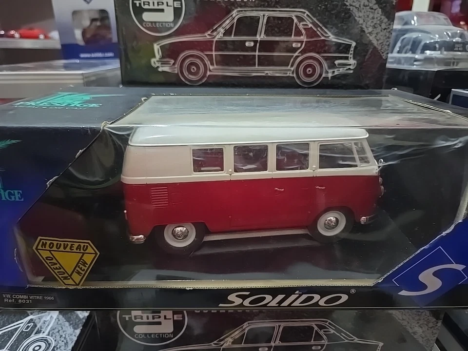 Solido 1/18 appx Scale diecast - 8031 Volkswagen Combi Vitre 1966 red / white