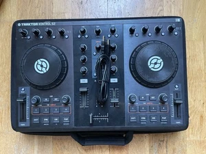 Controlador de cubierta de DJ Traktor Kontrol S2 - Imagen 1 de 19