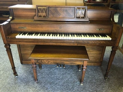 Piano vintage Story And Clark "Beautiful Music" estado impecable sin arañazos Foto 1 de 4