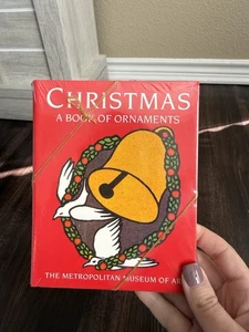 Christmas: A Book of Ornaments by Metropolitan Museum of Art -New/Sealed - Bild 1 von 3