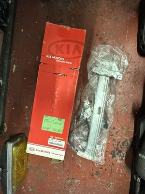 Kia Sportage Rear Right Window Regulator Electric Genuine New 98-02 - Image 1 of 2