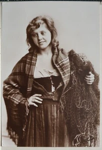 1970's VINTAGE POSTCARD FRANK MEADOW SUTCLIFFE WHITBY POLLY SWALLOW FISHER GIRL - Picture 1 of 2