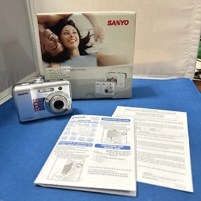 Sanyo Digital Camera VPC-5500 5.0MP 3X Optical  Zoom 4x  Zoom REPAIR Or PARTS - Image 1 of 4