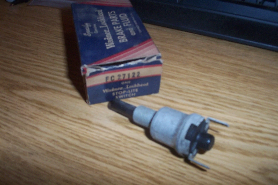 НОВЫЙ ИЗ СТАРЫХ ЗАПАСОВ CADILLAC, CHEVROLET,OLDSMOBILE,PONTIAC, GMC 1958-64 ПЕРЕКЛЮЧАТЕЛЬ СТОП-СИГНАЛА #1998667 - Изображение 1 из 1