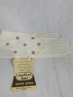 Unworn VTG Aldo Di Cori White Gloves With small pink Flowers Size 7.50 - Image 1 of 4