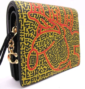 Nuevo con etiquetas Coach Disney Mickey Maze Keith Cuero Haring Billetera a presión Amarillo Rojo C7446 - Imagen 1 de 4