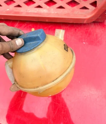 VW GOLF MK4  COOLANT EXPANSION HEADER TANK BOTTLE & CAP 1J0121403B - Image 1 of 4