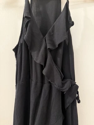 Vestido negro para mujer Mossimo Supply Co. L capas con volantes sin mangas cuello en V Foto 1 de 4