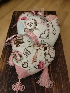 3 Stoffherzen mehrfarbig bedruckt mit Trottel+ Holzornament 17,5x17,5cm Handarb - Bild 1 von 5