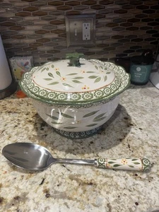 Temptations OW GREEN Pedestal Scallop 3 Qt Bakeware SOUP Bowl LID & Spoon New - Picture 1 of 12