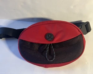 Lululemon Take it On Belt Bag Crossbody Fanny Pack Purse Red / Black EUC - Picture 1 of 7