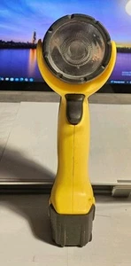 VINTAGE ENERGIZER HARDCASE PIVOT HEAD FLASHLIGHT YELLOW - Picture 1 of 8