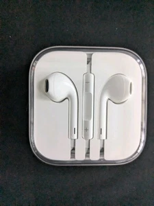 New Apple Corded Earphones For iPhones, iPad TESTED - Zdjęcie 1 z 5