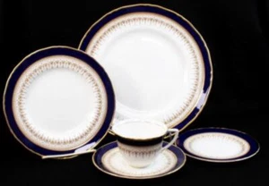 Royal Worcester Regency Blue White Background 5 Piece Place Setting - Picture 1 of 13