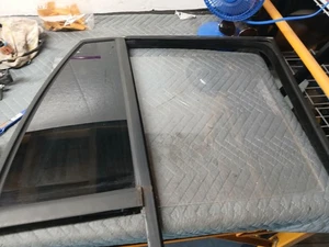 TRAILBLAZER Rear Right Door Channel And Glass 2 Row Model - Picture 1 of 3