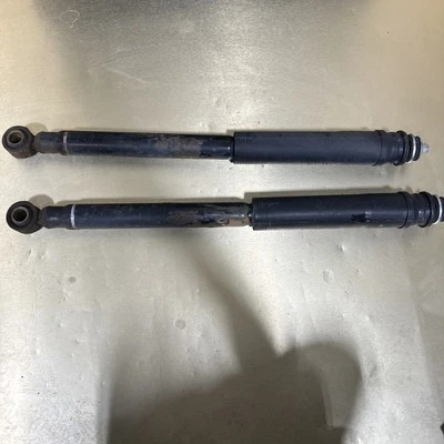 2014 Toyota Sienna амортизатор правый задний левый комплект оригинальный - Изображение 1 из 4