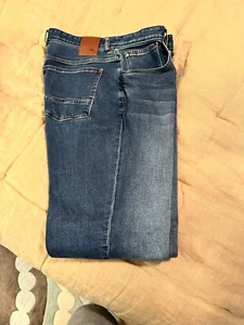 Tommy Bahama Men’s Jeans 38x30 - Picture 1 of 3