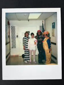 Costumi Halloween Polaroid anni 90 ufficio zingaro clown prigioniero adulto grande adulto bambino - Foto 1 di 1