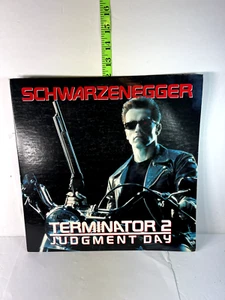 Terminator 2 Arnold Schwarzenegger James Cameron Laserdisc Vintage Pre-Owned * - Picture 1 of 9