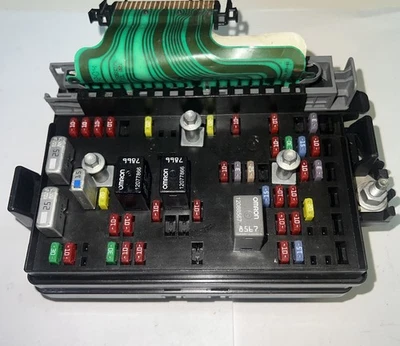 2004 Chevy Trailblazer Rear Fuse Box Block Relay  15197529-2 - Image 1 of 2