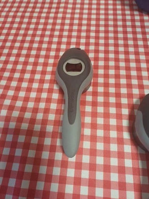 Tupperware *  Küchenhai * Multiöffner * Flaschenöffner - Bild 1 von 3