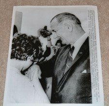 ORIGINAL PRESS PHOTO PRESIDENT LYNDON BAINES JOHNSON VINTAGE HAWAII VIETNAM