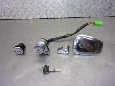 982 B SUZUKI INTRUDER VS 700 1986 OEM JUEGO DE BLOQUEO BLOQUEO BLOQUEO DE TANQUE DE ENCENDIDO BLOQUEO DE CASCO Foto 1 de 4