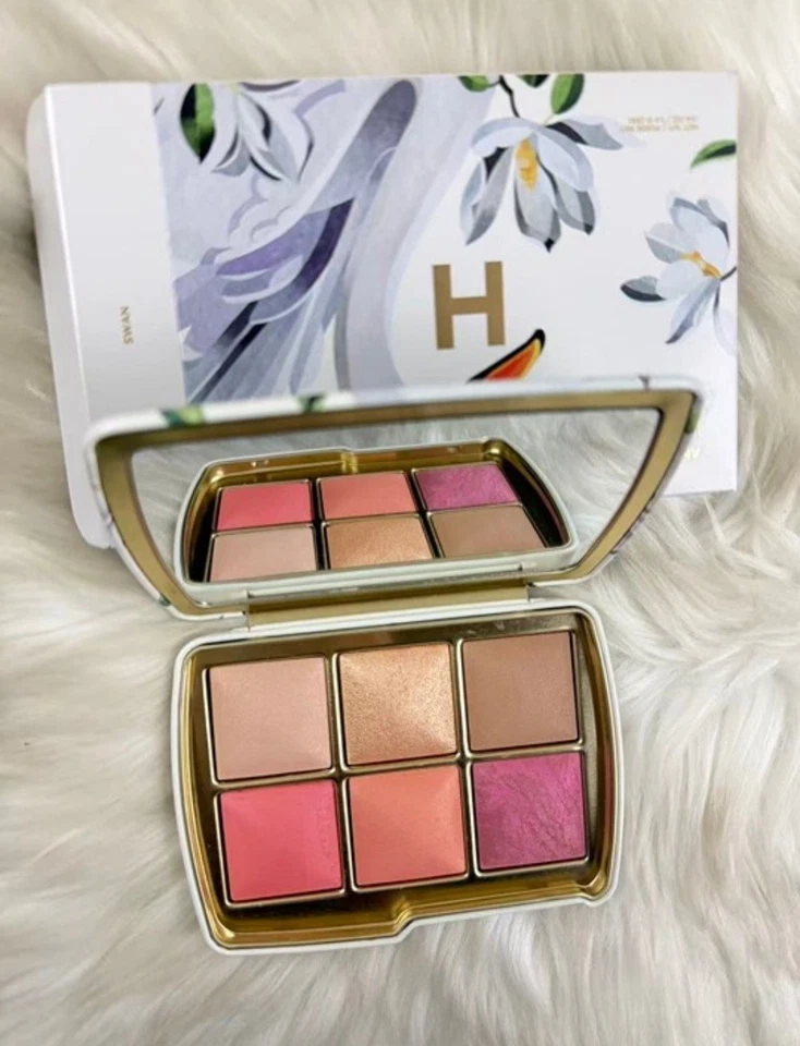 Hourglass Limited Edition Ambient Lighting Holiday Palette- Swan - Image 1 of 2