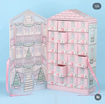 Роскошный адвент-календарь Kawaii — бутик-дом Sanrio с 24 выдвижными ящиками - Изображение 1 из 4