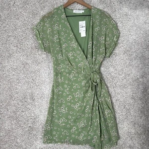 Nuevo con etiquetas Minivestido Para Mujer All in Favor Simone Floral Envolvente Frontal en Verde - Mediano - Imagen 1 de 10