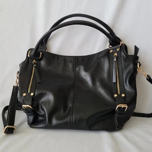 Borsa a tracolla ITSCOSY nera con borsa cosmetica tono oro tracolla ferramenta - Foto 1 di 9